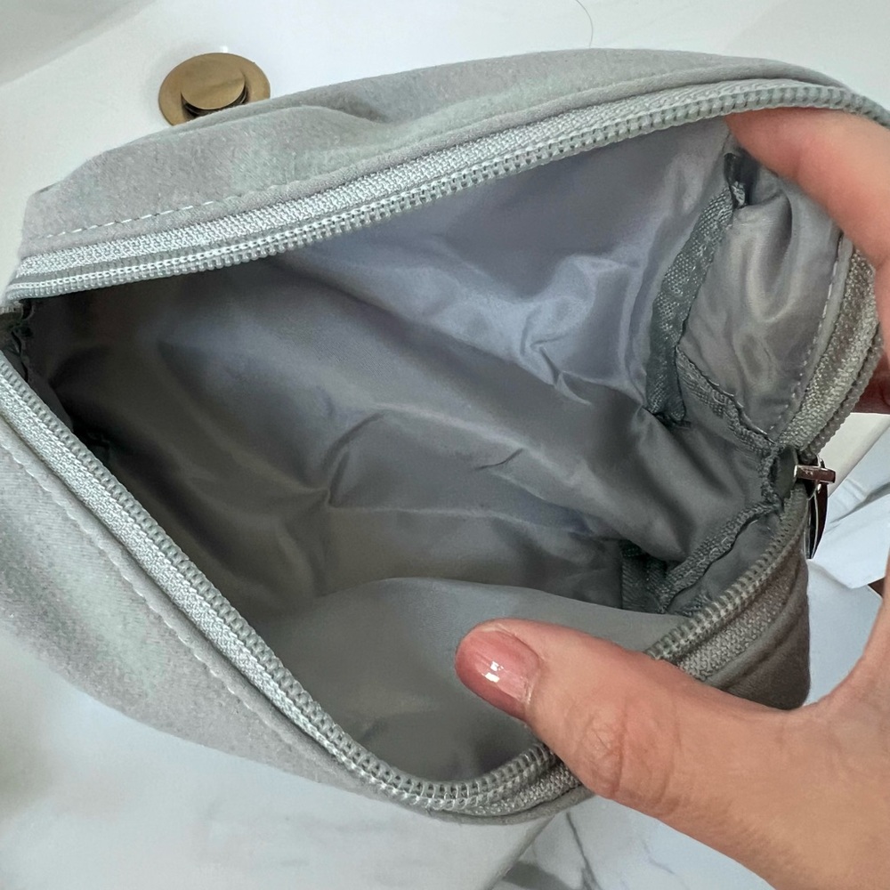 NEWA Blue Skin Care Device with Gray Pouch - Picture 3 of 4